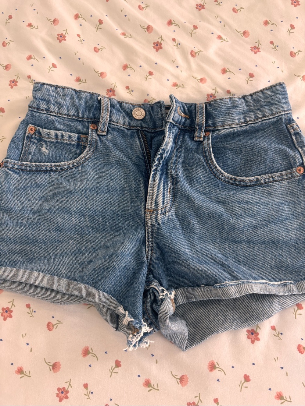 garage mid-rise folded jean shorts 🤍